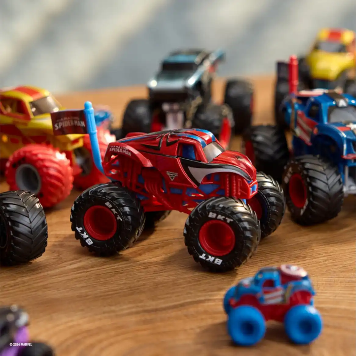 Veranstalten Sie eine unvergessliche Monster Jam-Party mit Freunden.