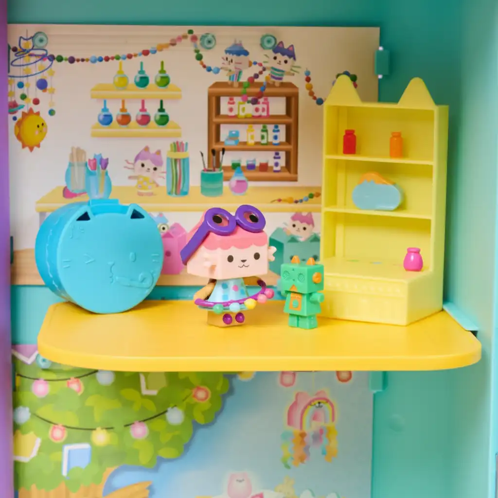 Detailreiche Gestaltung der Figur Baby Box und ihrer kreativen Accessoires.
