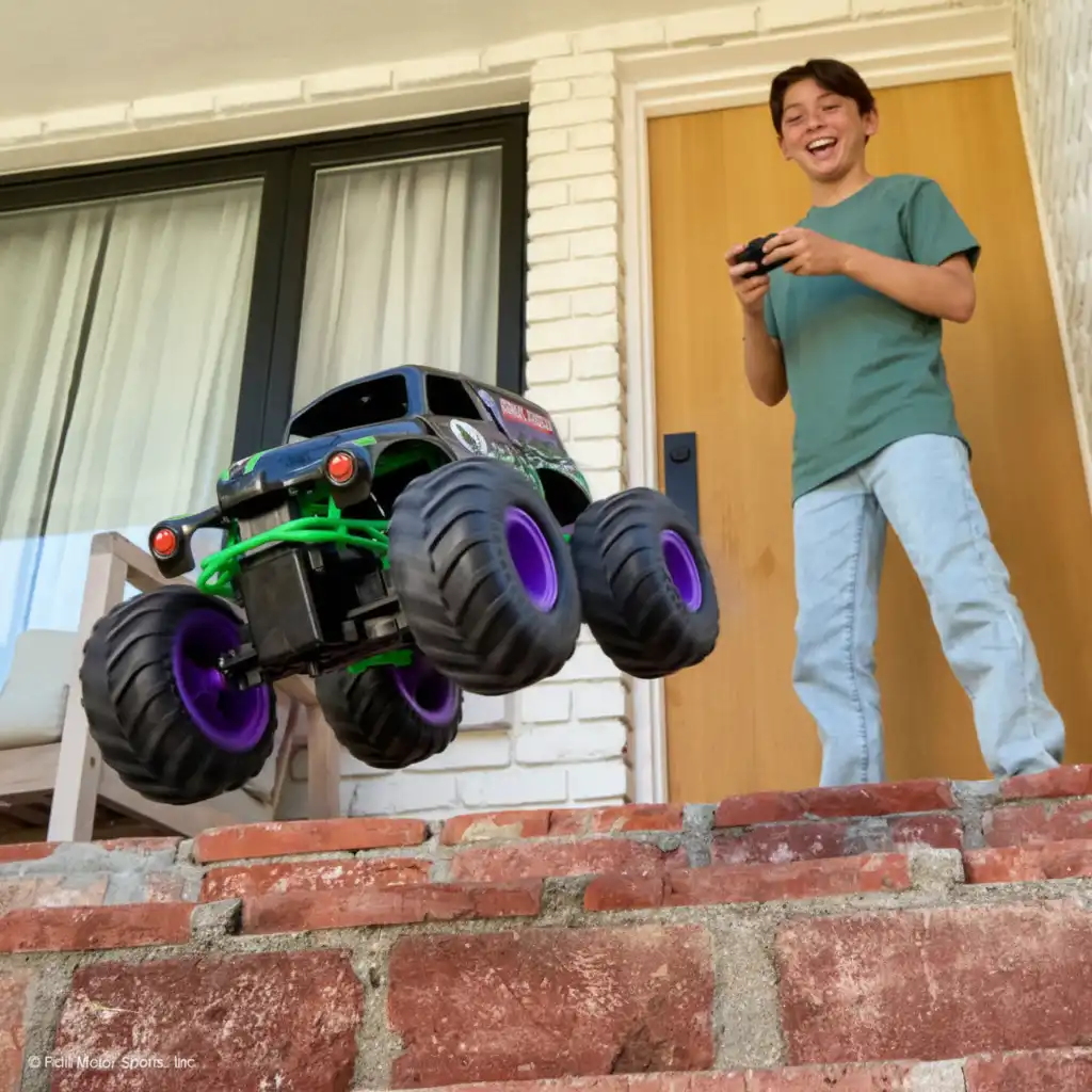 Erstelle deine eigene Monster Jam Arena voller Hindernisse!