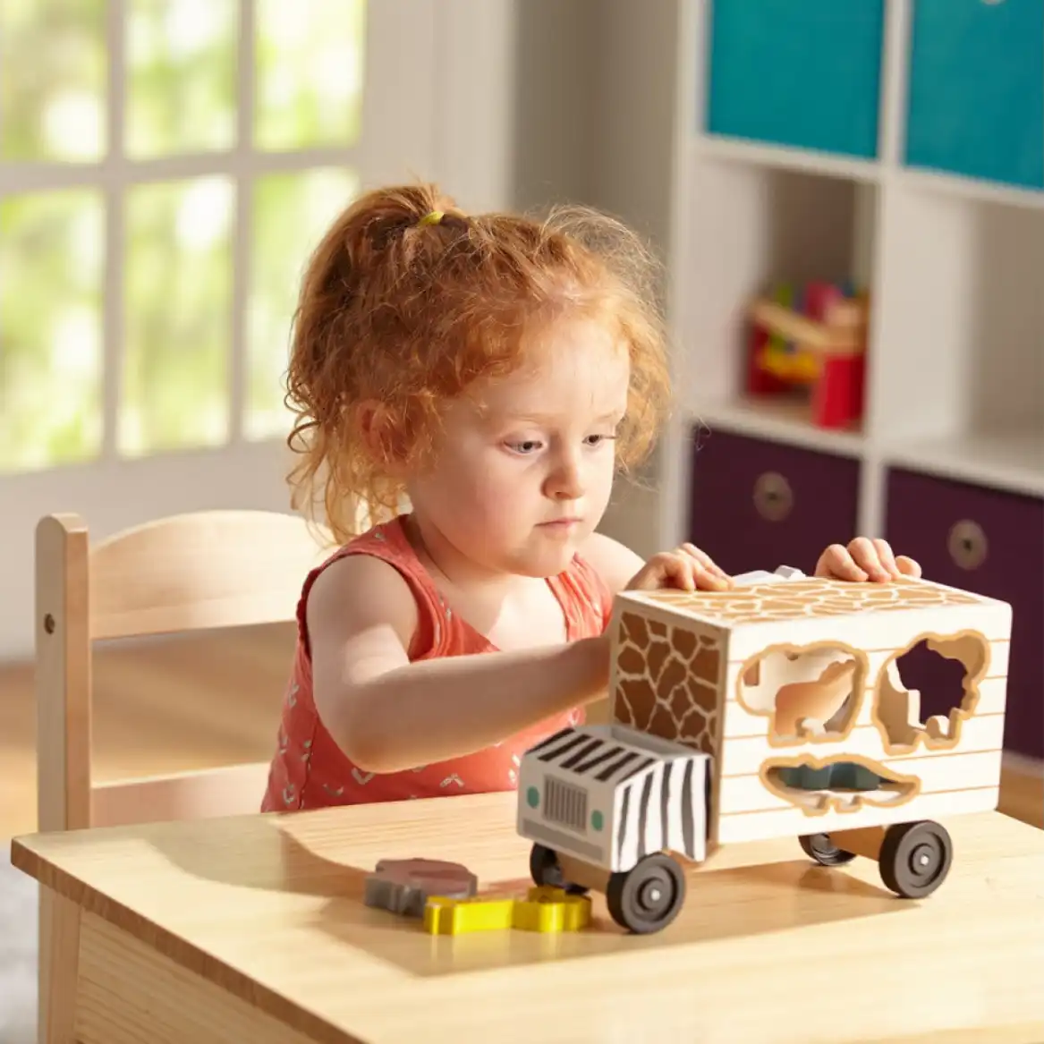 Sicherer Spaß mit Naturmaterialien für kleine Kinder.